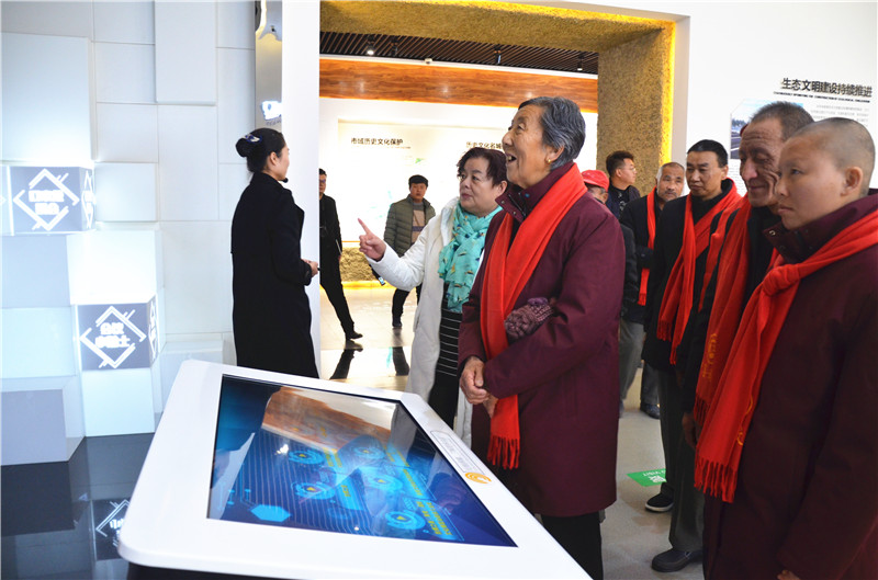 敦煌福利院 市社会福利院组织老人参观城市规划馆