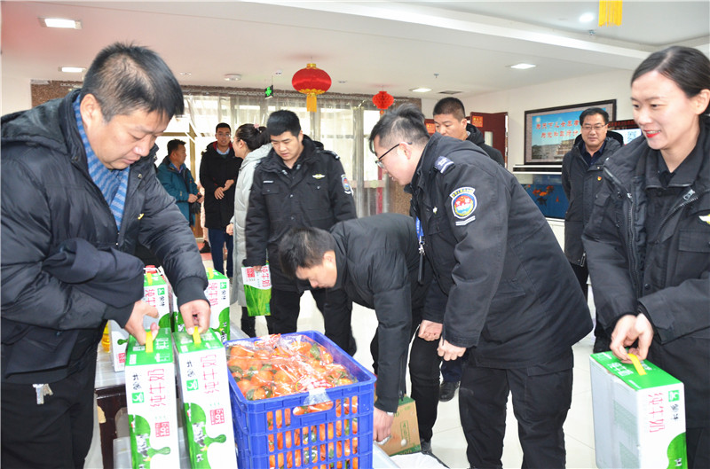 敦煌福利院 敦煌飞机场 与爱同行传真情 数九寒天暖孤残
