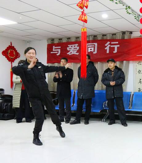 敦煌福利院 敦煌飞机场 与爱同行传真情 数九寒天暖孤残