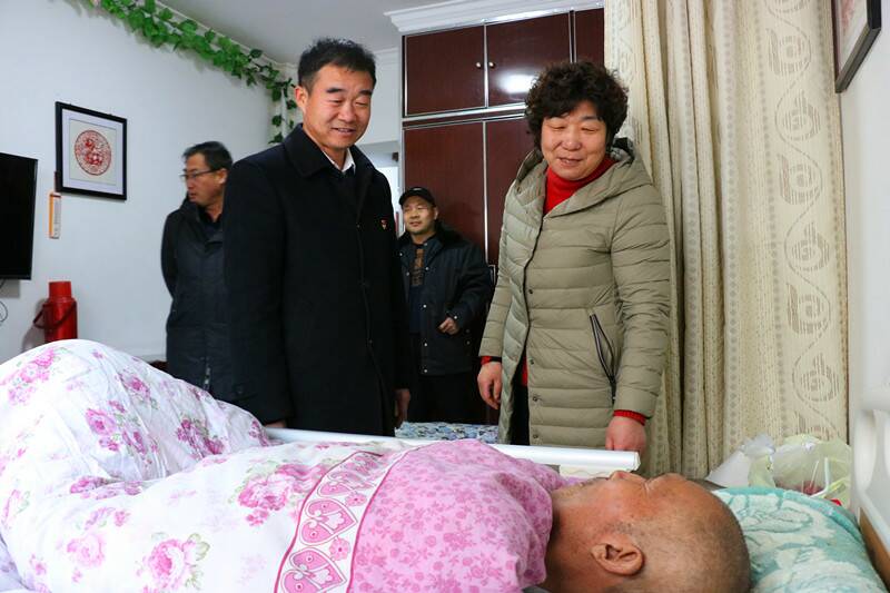 敦煌福利院 敦煌飞机场 与爱同行传真情 数九寒天暖孤残